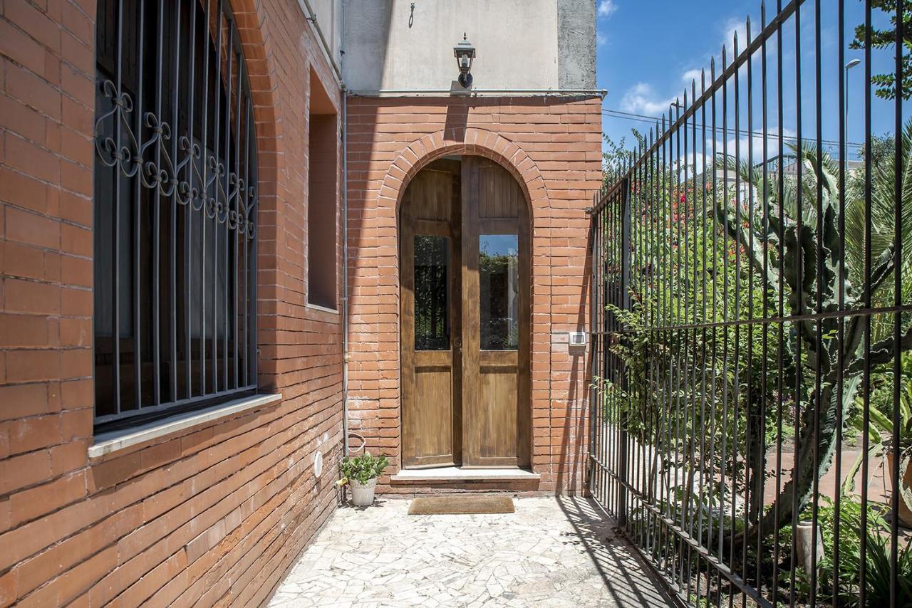 Euphorbia Apartments By Wonderful Italy คาตาเนีย ภายนอก รูปภาพ